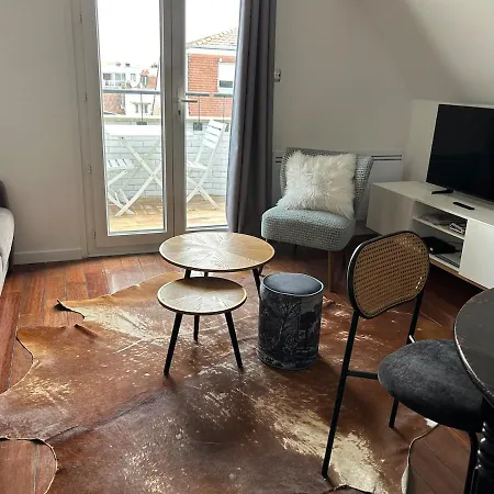 Center 4 People شقة *